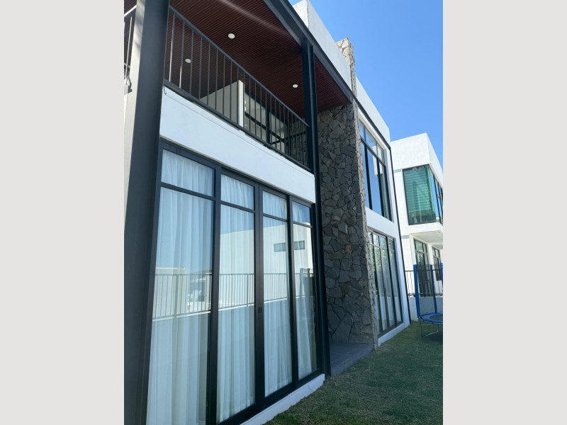 8e64e3b6-8a9b-4b47-bafb-7fd4e4dce102