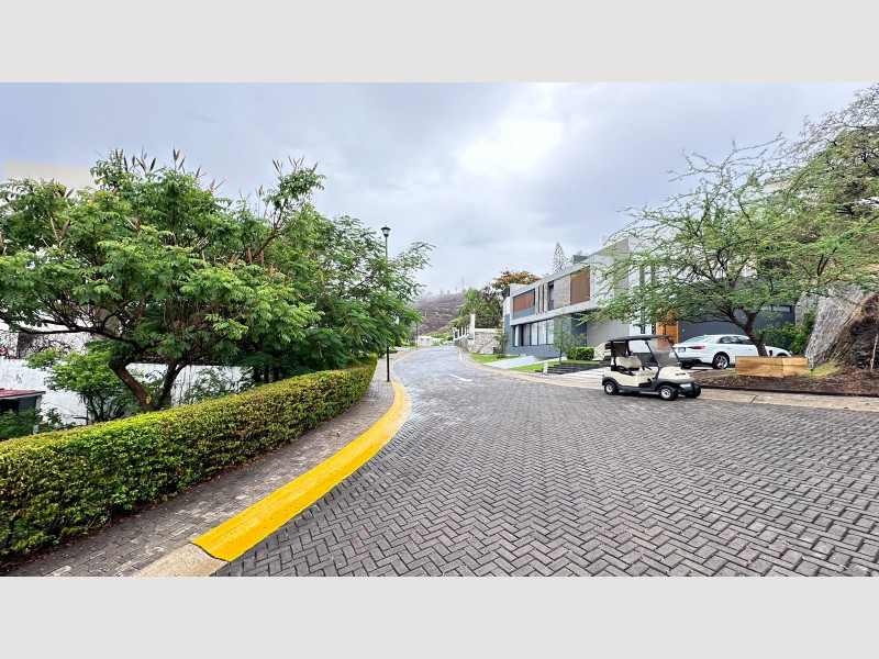 694504f7-bdaf-4a59-b9ba-e32ca852388c