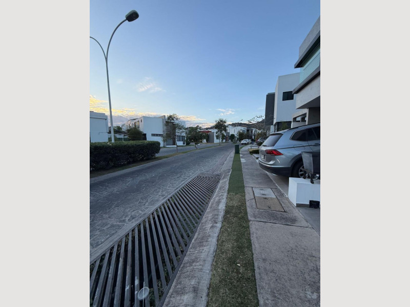 4ba7268f-38c2-4954-8841-2b641041bb33