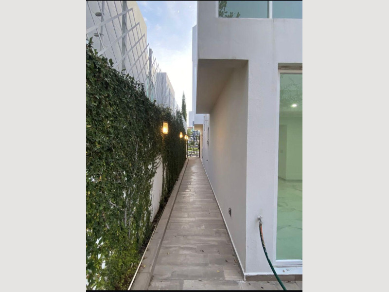 8a80e71b-9b5f-46a1-96e0-b645083e5d6f