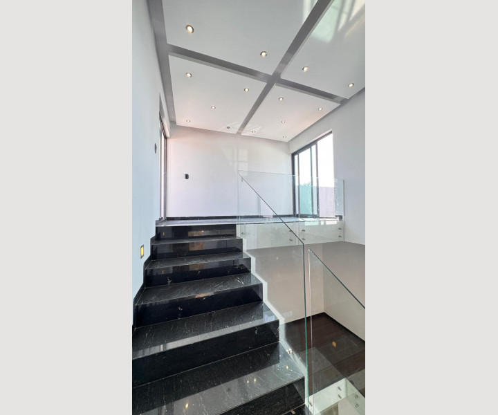 b80160f5-f5ab-41e3-99dd-a8e121c3bceb