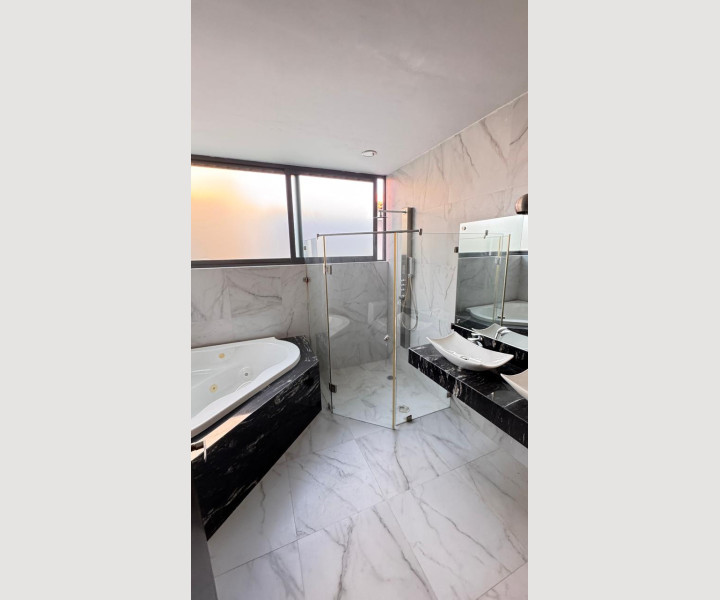 e744880b-64f2-4bfe-84ae-1c90a9807d60