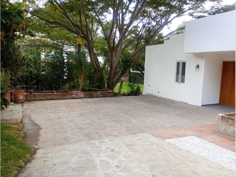 d8e0b611-cf45-4f04-8a20-8225986ecc83