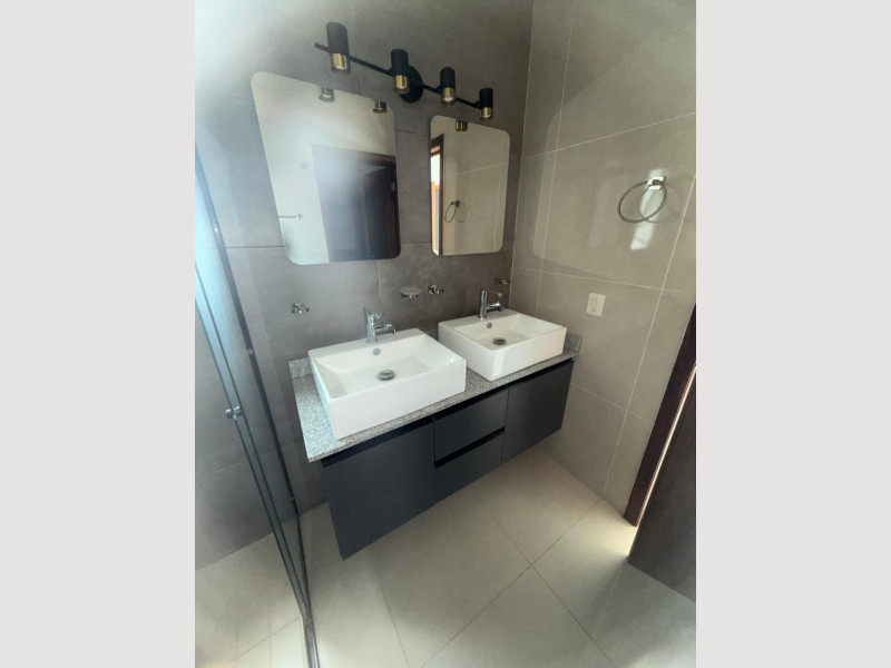 096e327c-f924-4070-a933-95a810de255a